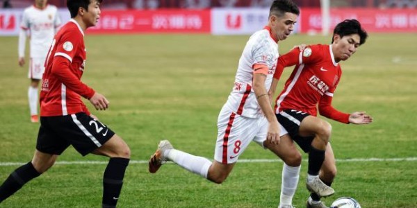 完美世界电竞官网-海港提前为争冠亮出底牌 奥斯卡遇娃娃兵小试牛刀