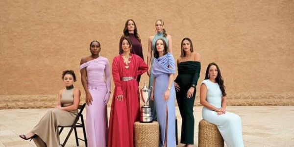 完美世界竞技中心-张奔斗：郑钦文“八美合影”的C位是怎么来的？