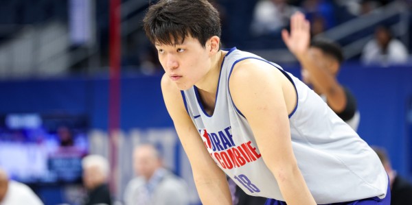 队记：杨瀚森每场比赛都能展现出新东西，打出了令人印象深刻的开局